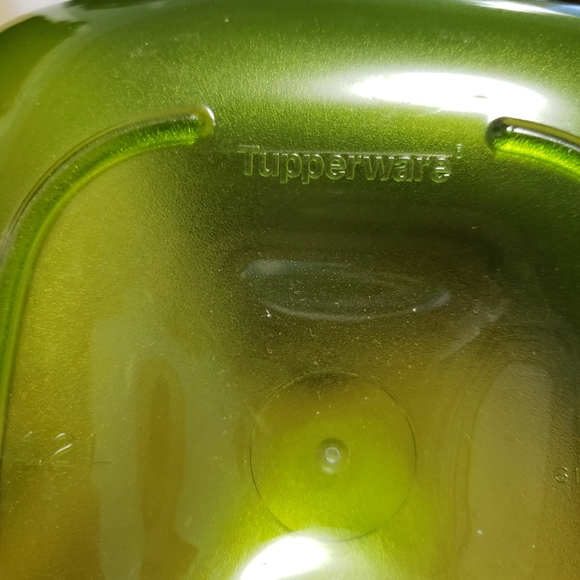 Tupperware microwave container